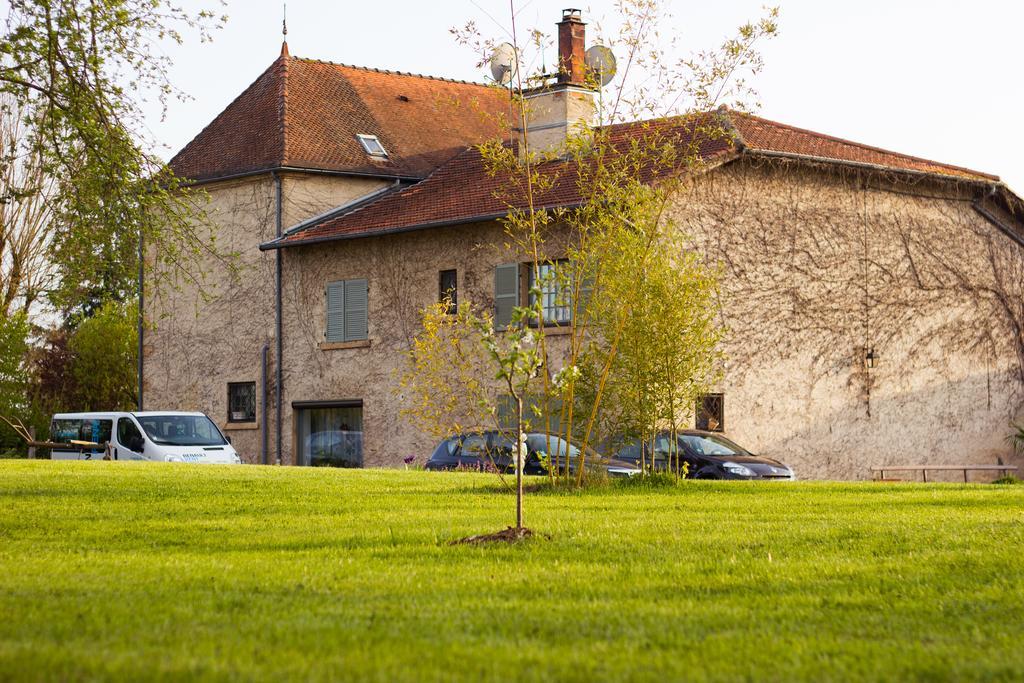 Aux Ronzieres Bed & Breakfast Pouilly-sous-Charlieu Bilik gambar