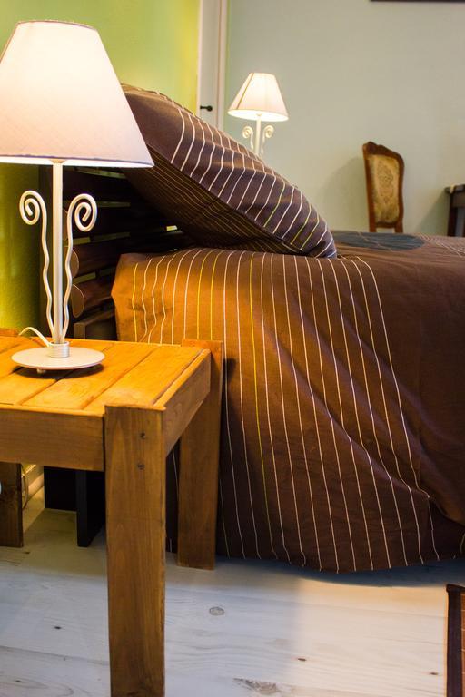 Aux Ronzieres Bed & Breakfast Pouilly-sous-Charlieu Bilik gambar