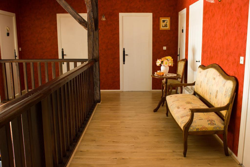 Aux Ronzieres Bed & Breakfast Pouilly-sous-Charlieu Bilik gambar