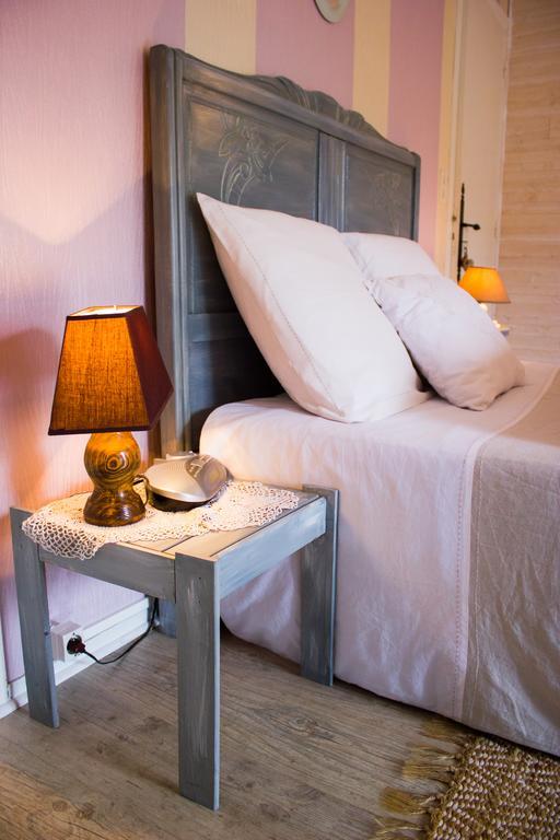 Aux Ronzieres Bed & Breakfast Pouilly-sous-Charlieu Bilik gambar