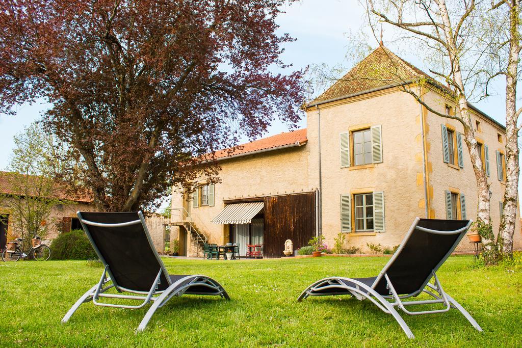 Aux Ronzieres Bed & Breakfast Pouilly-sous-Charlieu Bilik gambar