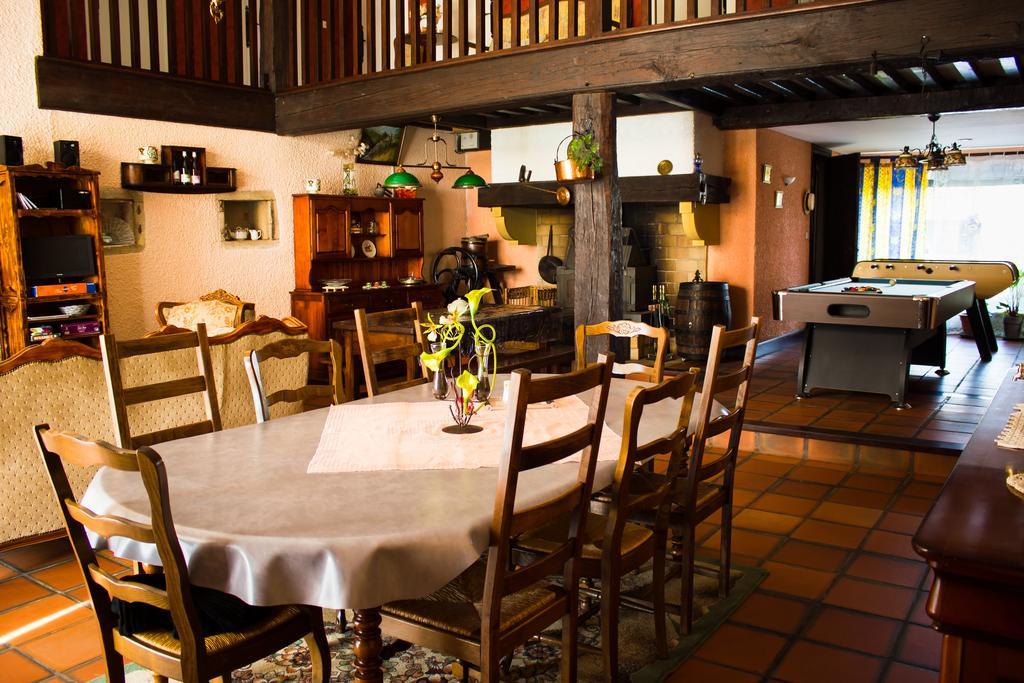 Aux Ronzieres Bed & Breakfast Pouilly-sous-Charlieu Bilik gambar